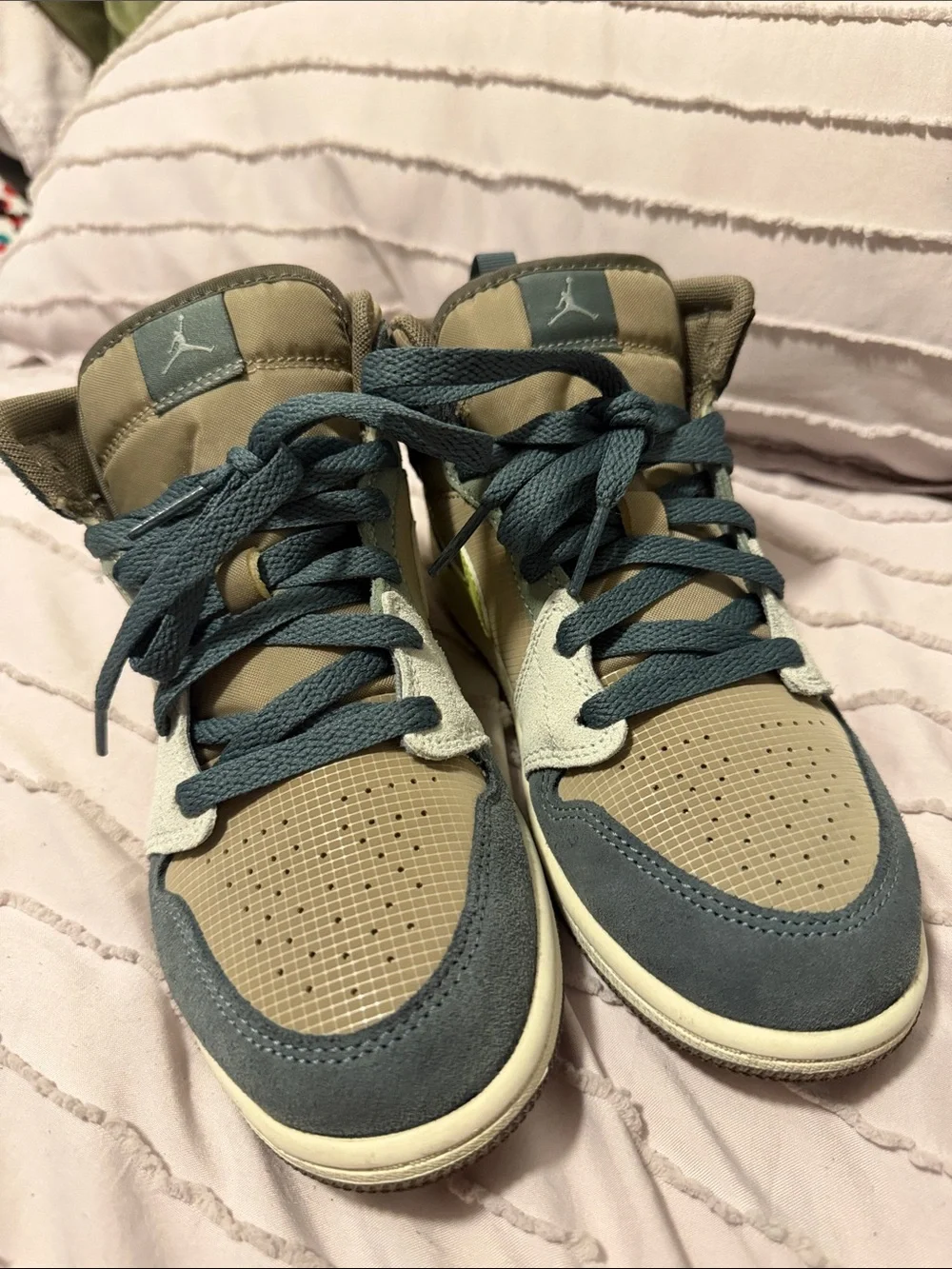 Nike kids mid